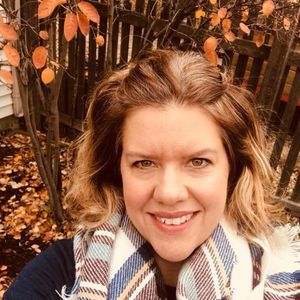 Meet your Posher, Lora